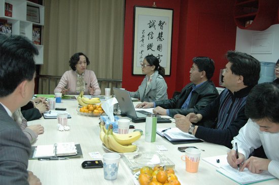 中家協(xié)張冰冰秘書長親臨公司指導《家具原輔材料采購指南》工作